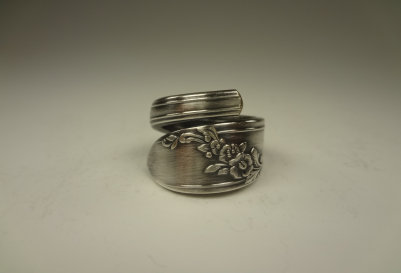 the_spoon_jeweler194011.jpg